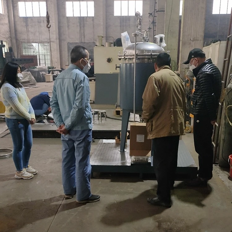 Customers come to our company to participate in the centrifugal spray granulation drying equipment test